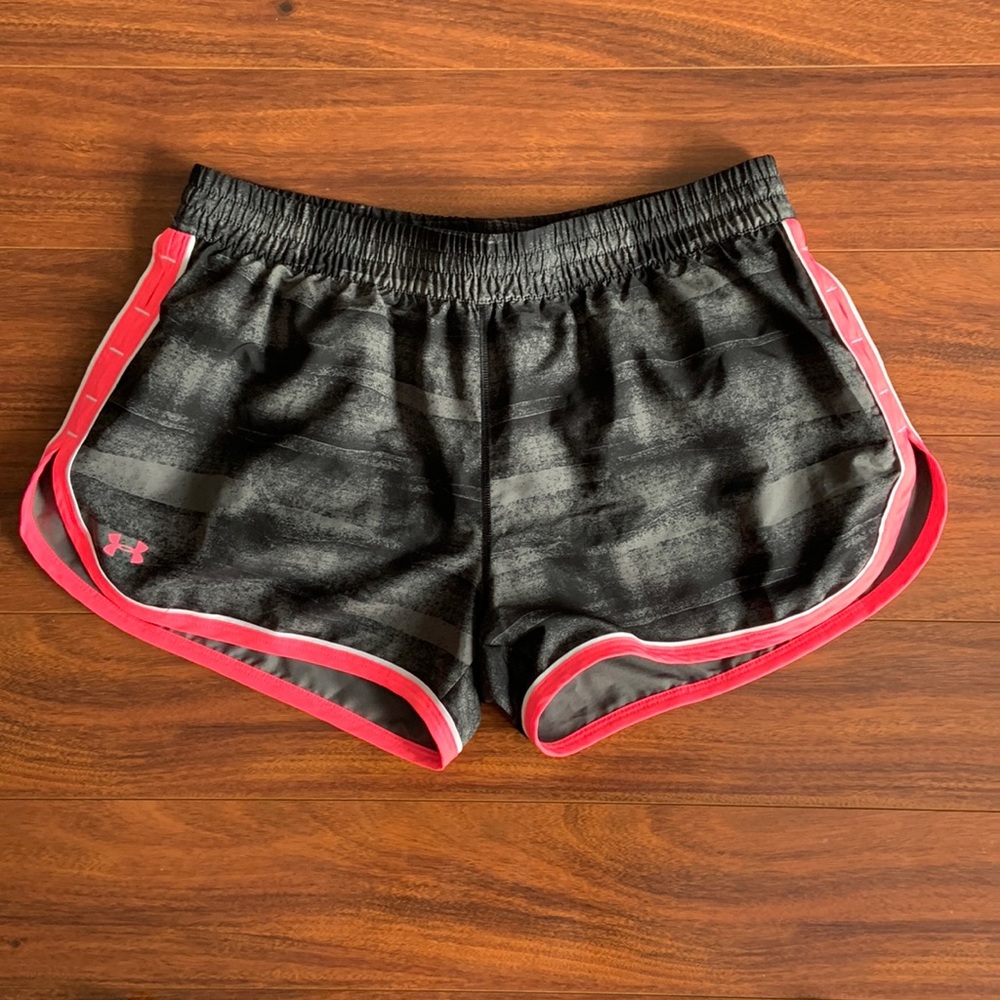 Under armour pink breast cancer addition semi fitted medium athletic shorts